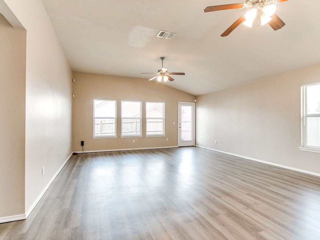 2829 Nw 182nd St - Photo 6 of 21