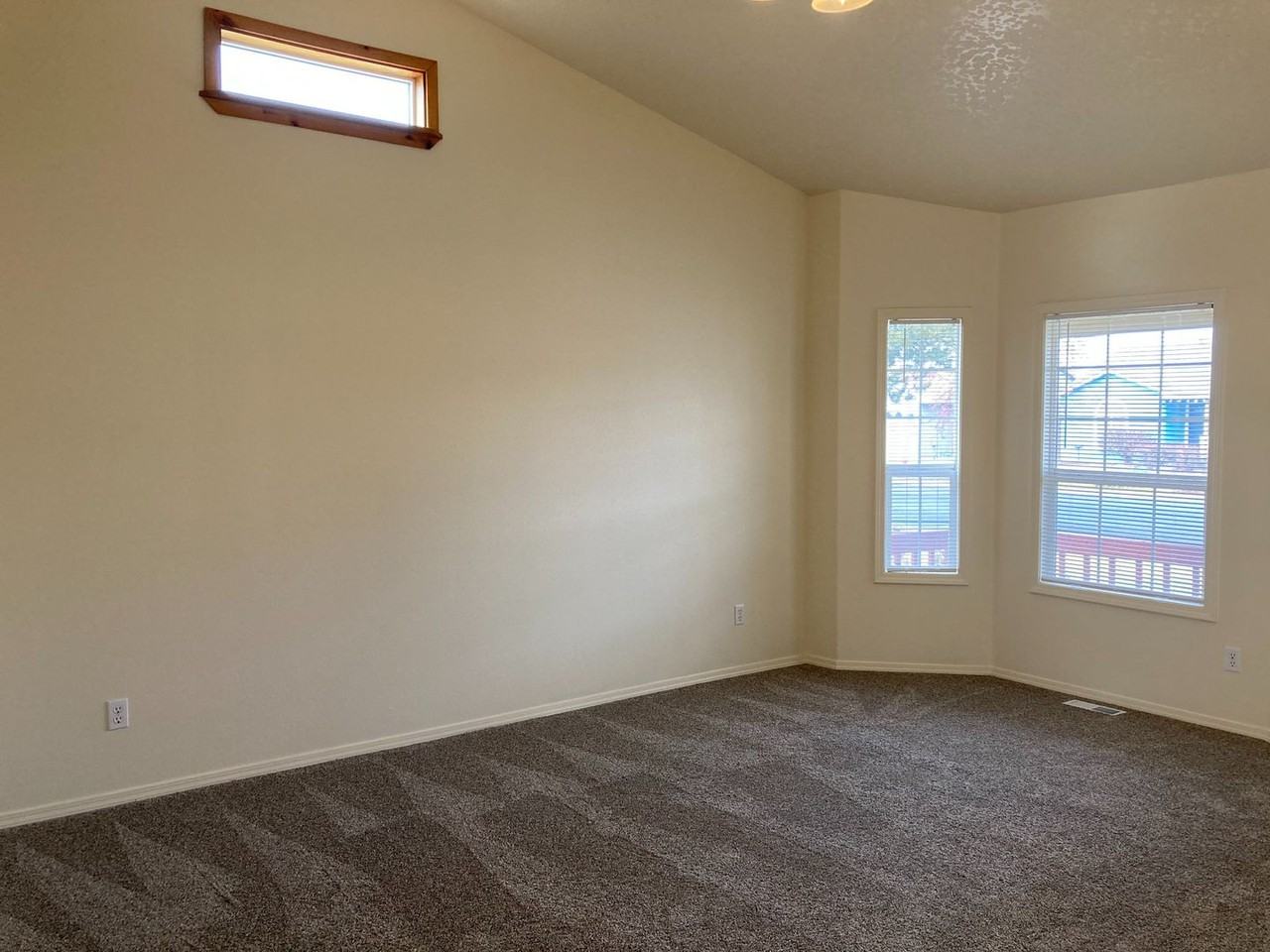 721 E Hawk St - Photo 6 of 36