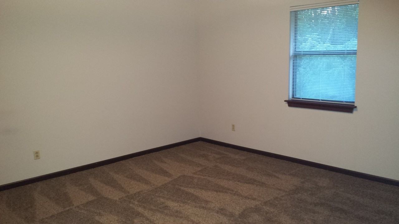 505 Columbia Dr Apt B - Photo 5 of 10