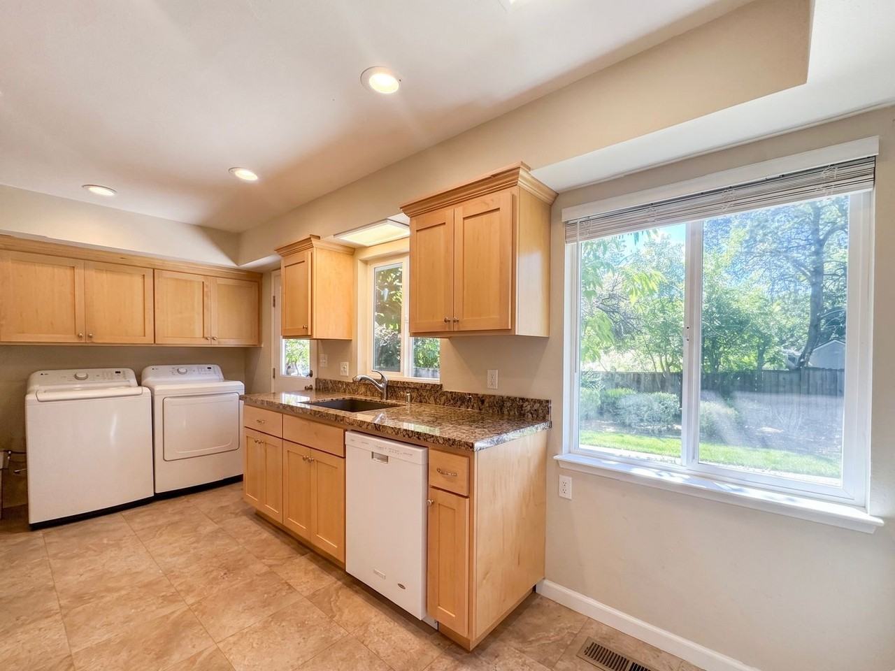 656 Evelyn Ct - Photo 5 of 21