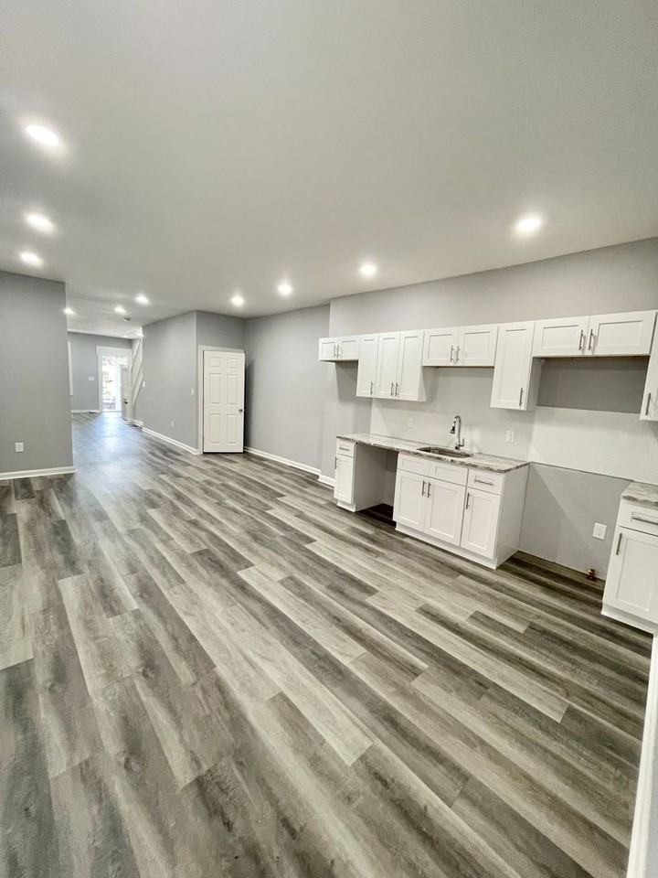 4930 Brown St - Photo 2 of 12
