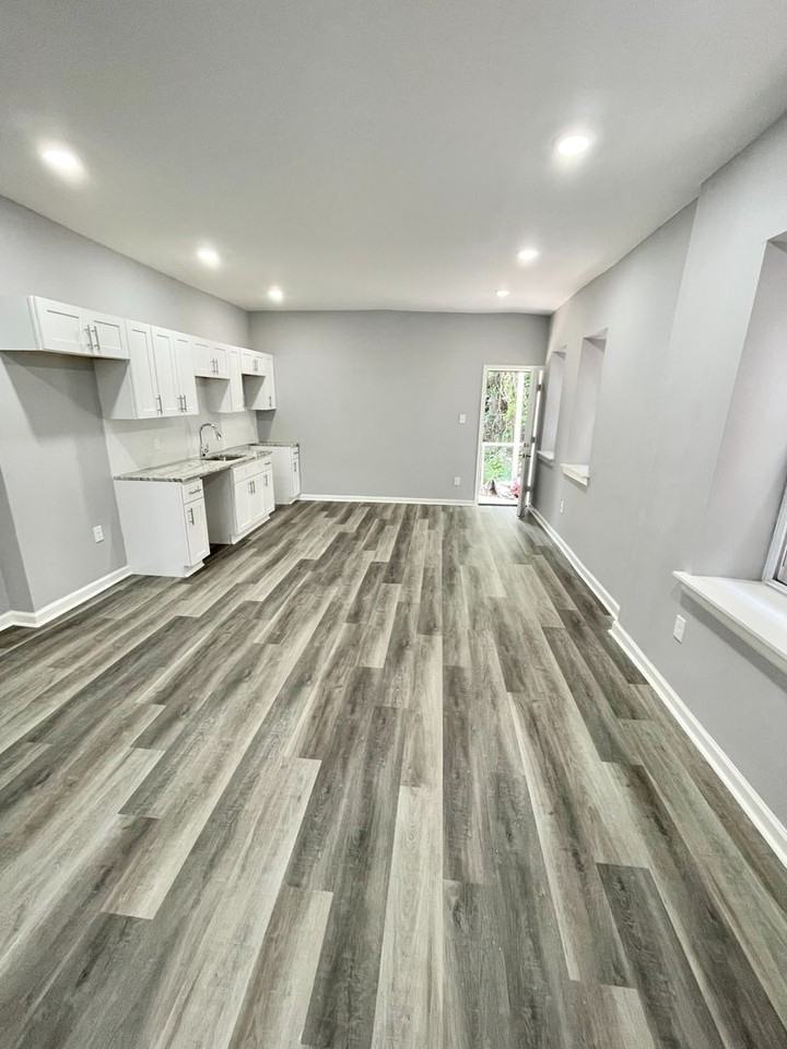 4930 Brown St - Photo 3 of 12