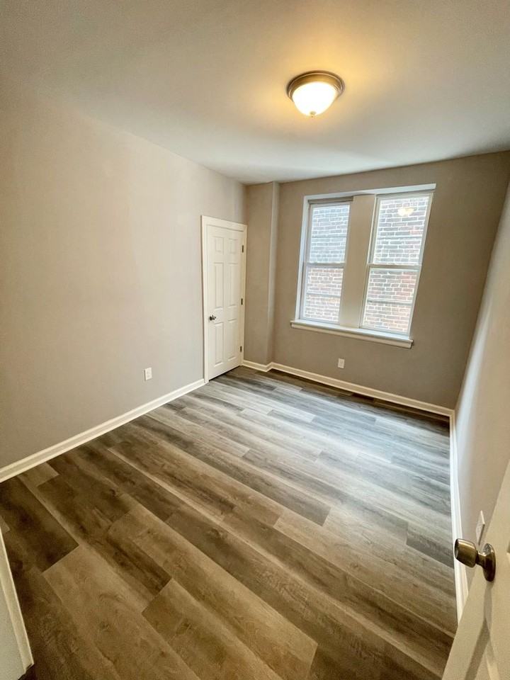 4930 Brown St - Photo 5 of 12