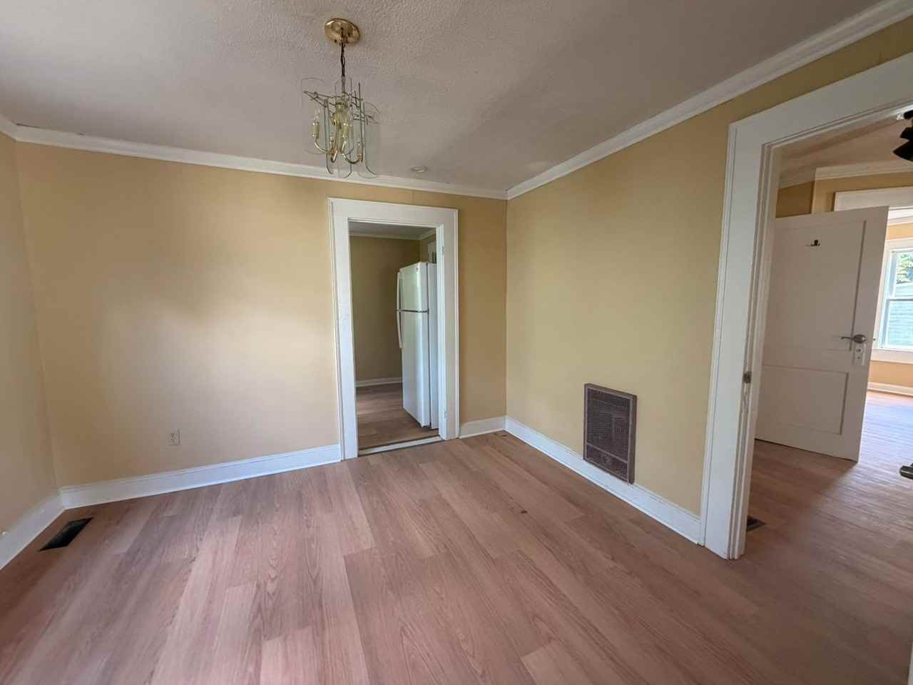 346 N College St - Photo 3 of 9