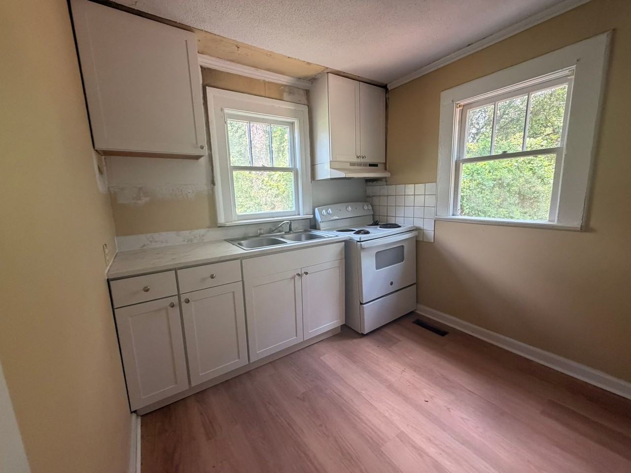 346 N College St - Photo 4 of 9