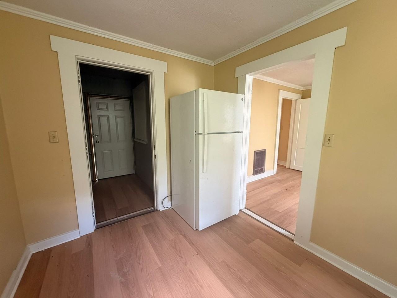 346 N College St - Photo 5 of 9