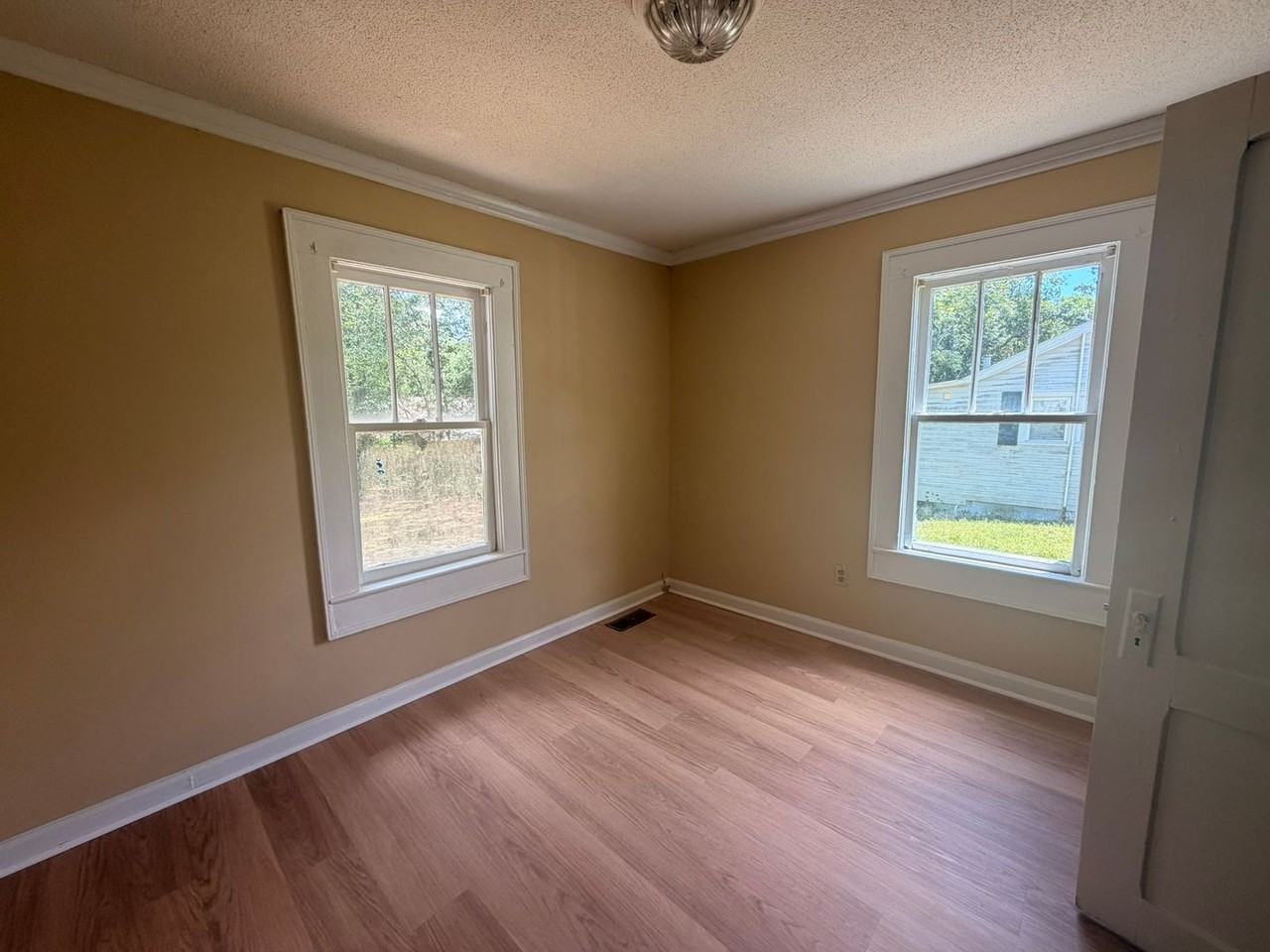 346 N College St - Photo 7 of 9