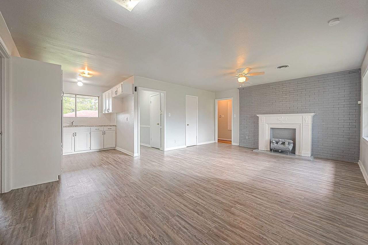 5646 Cedarburg Dr - Photo 2 of 16
