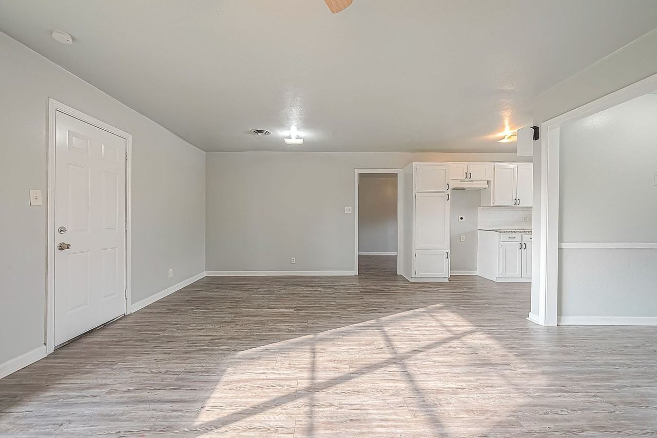 5646 Cedarburg Dr - Photo 4 of 16