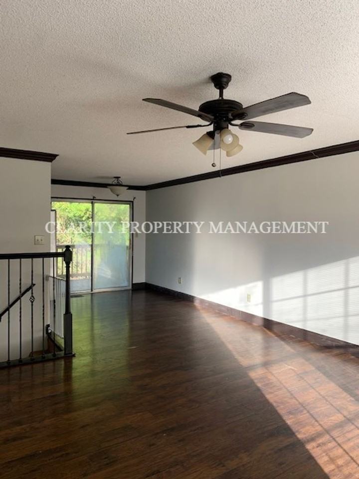 2218 Cloverleaf Cir Se - Photo 2 of 13