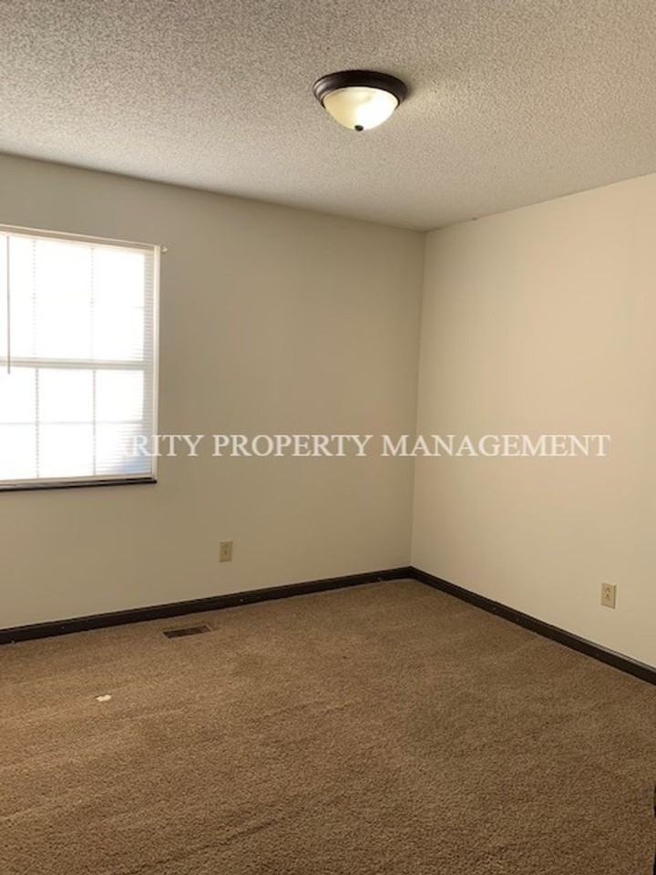 2218 Cloverleaf Cir Se - Photo 7 of 13