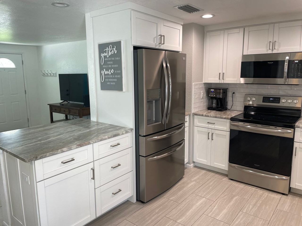 3410 Bay St - Photo 5 of 31