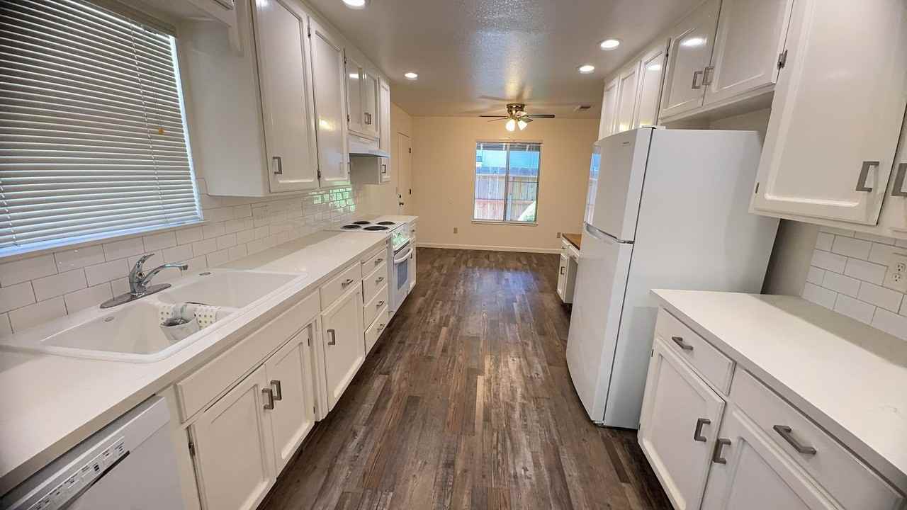 3469 Claremont Ave - Photo 4 of 12