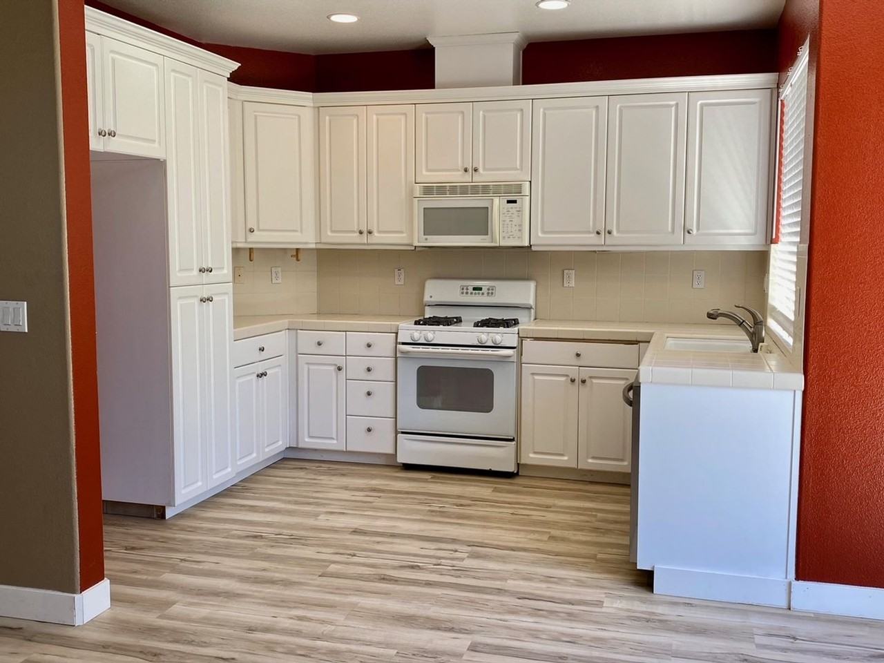 1422 Parkington Ln - Photo 4 of 22