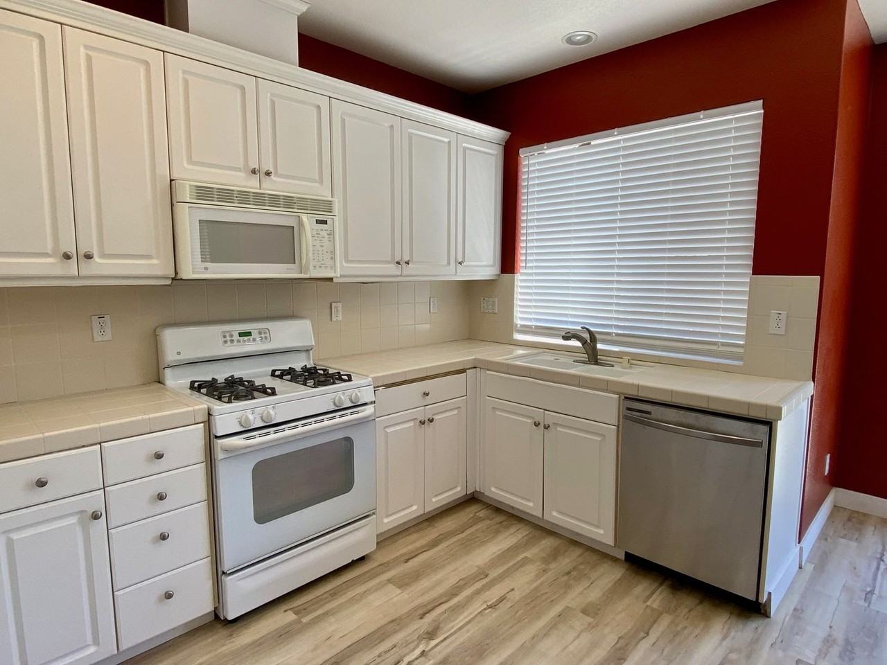 1422 Parkington Ln - Photo 5 of 22