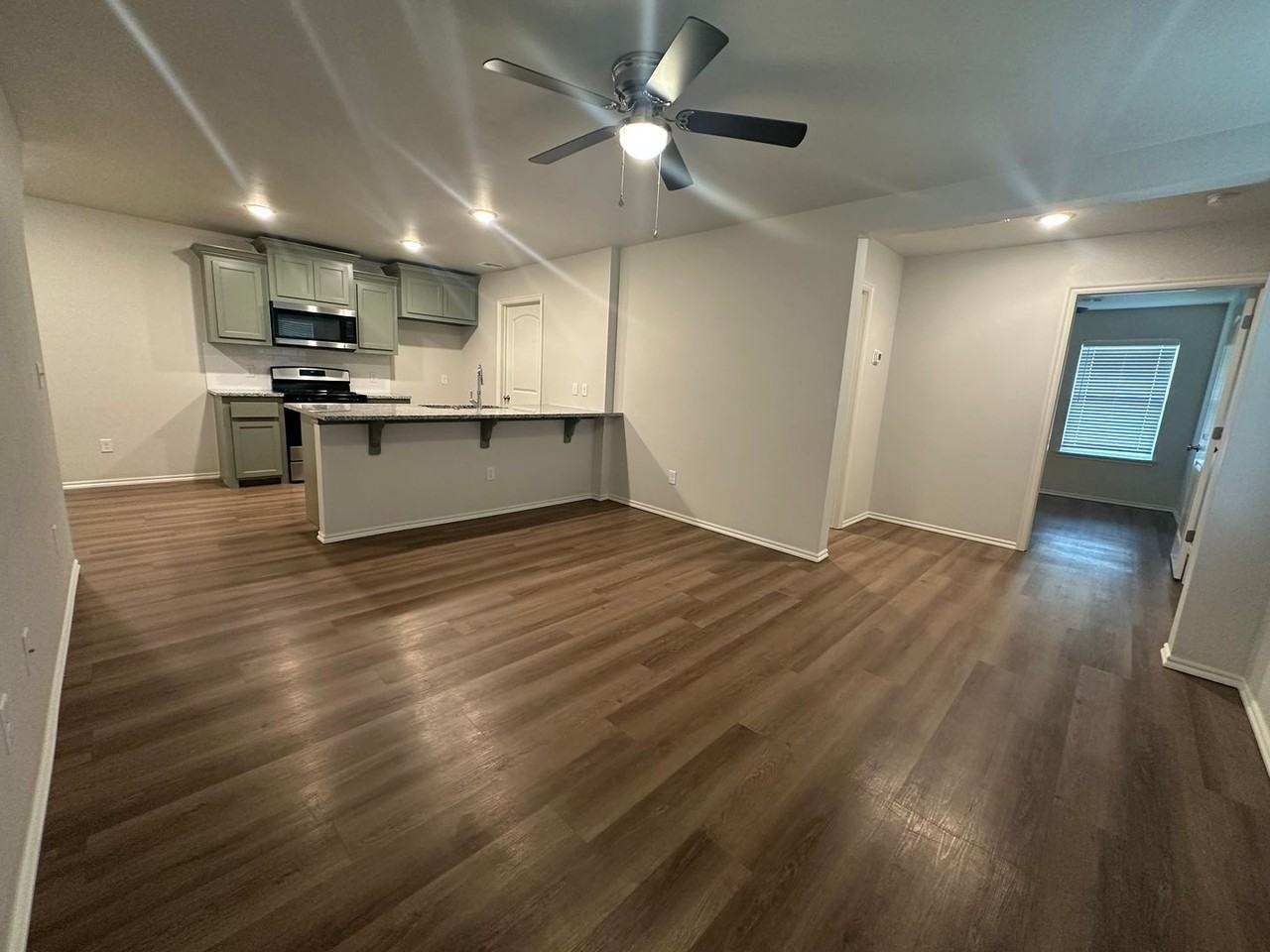 10814 Nw 119th Pl - Photo 7 of 37