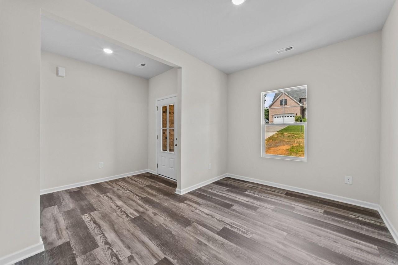 1246 Stonewyck Dr - Photo 2 of 16