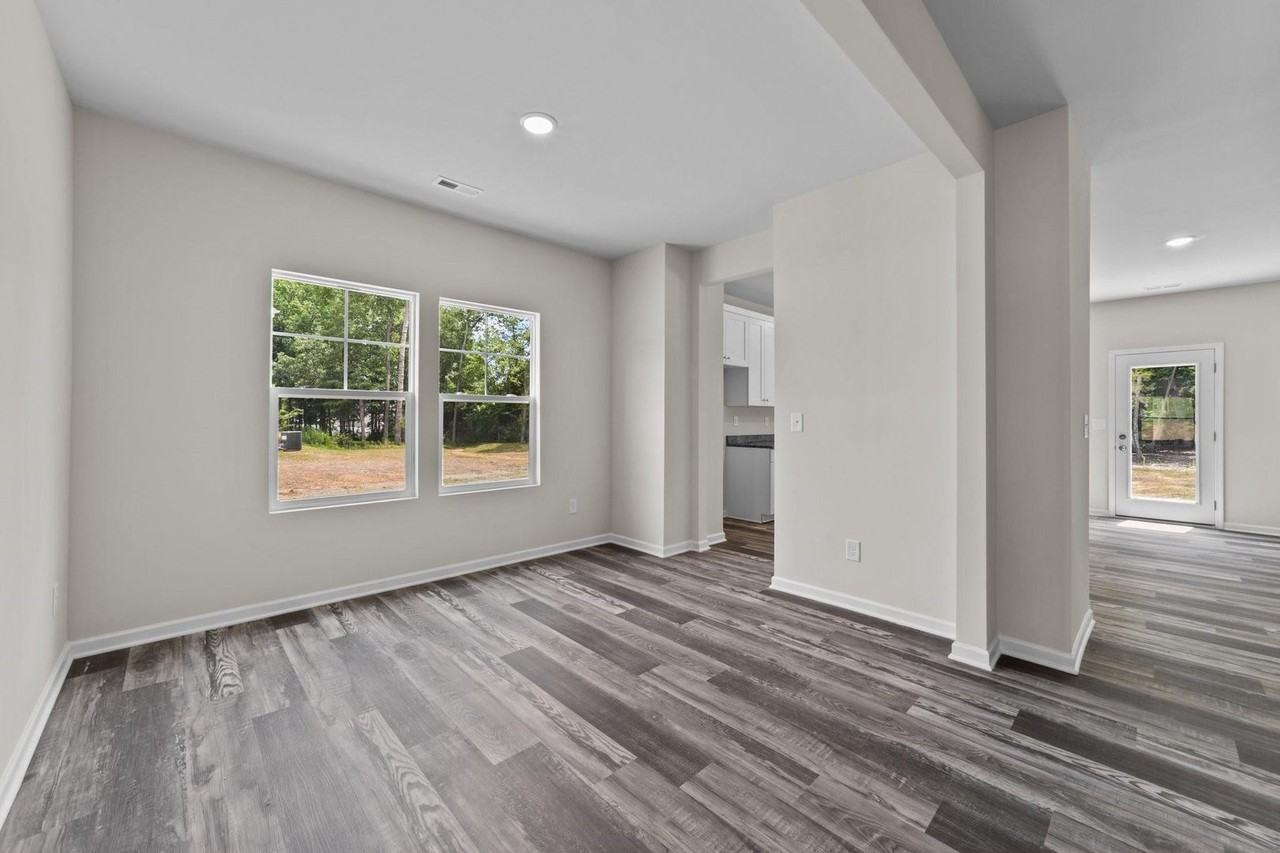 1246 Stonewyck Dr - Photo 3 of 16