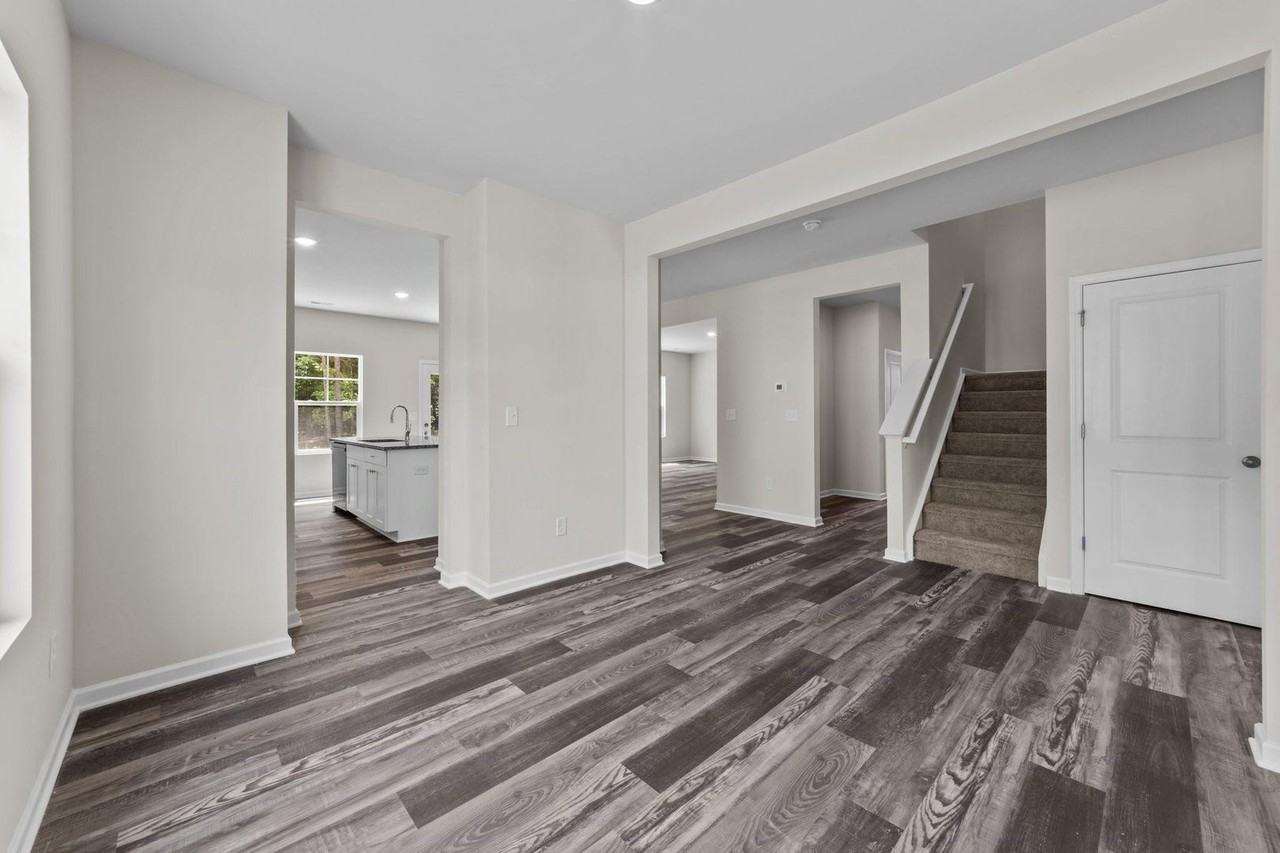1246 Stonewyck Dr - Photo 4 of 16