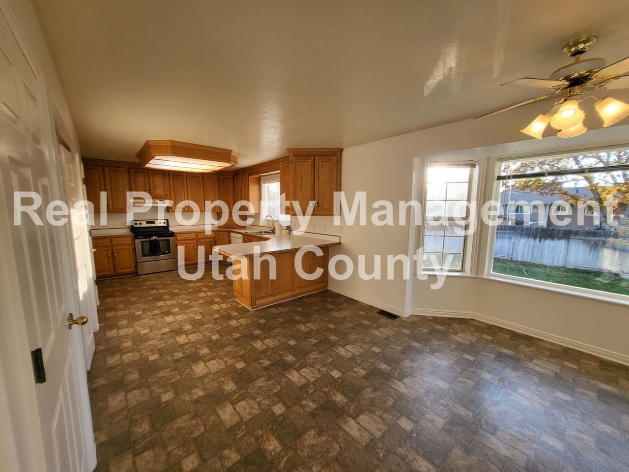 572 S 1750 E - Photo 7 of 34