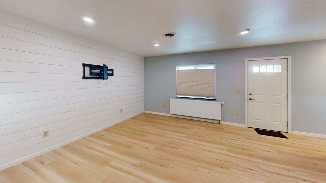3039 Davis Rd - Photo 2 of 10