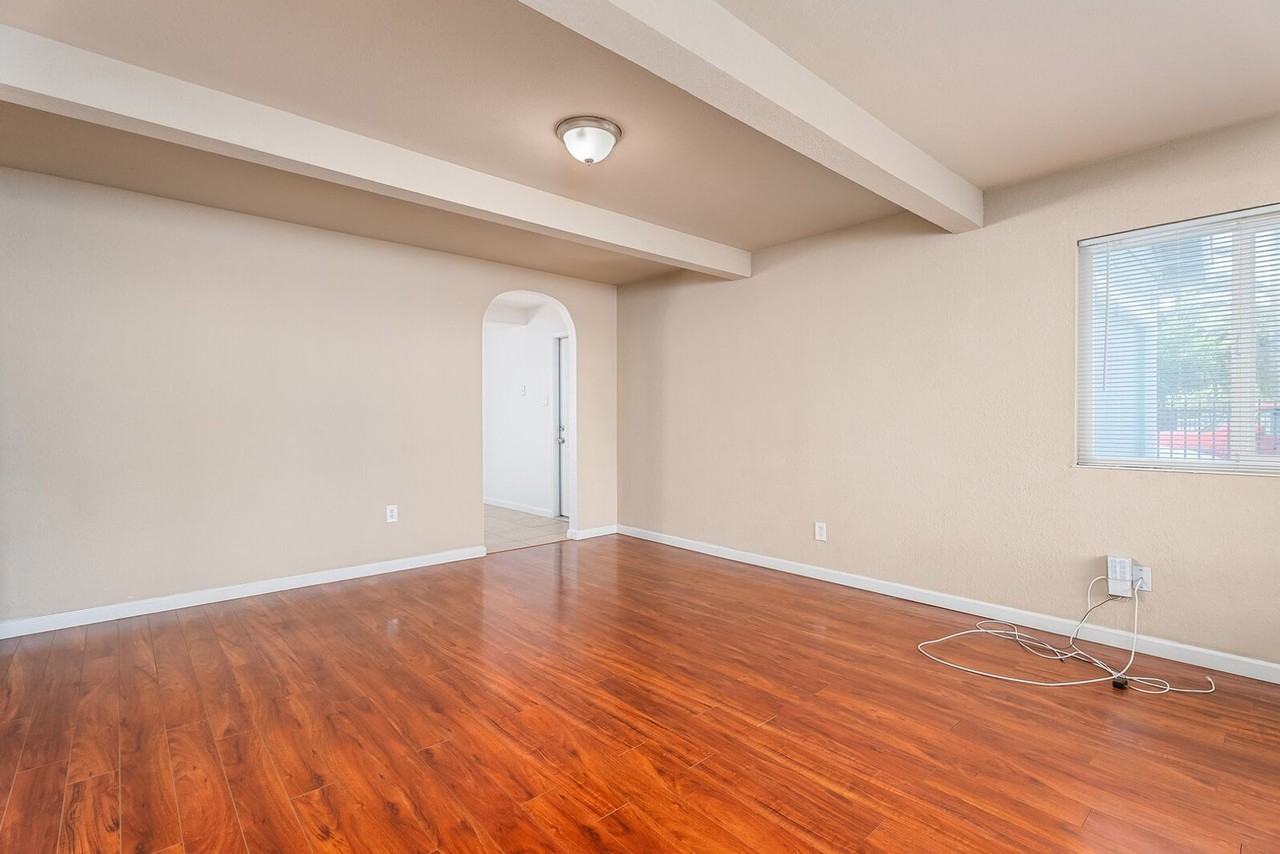 290 Lindley Dr - Photo 6 of 22