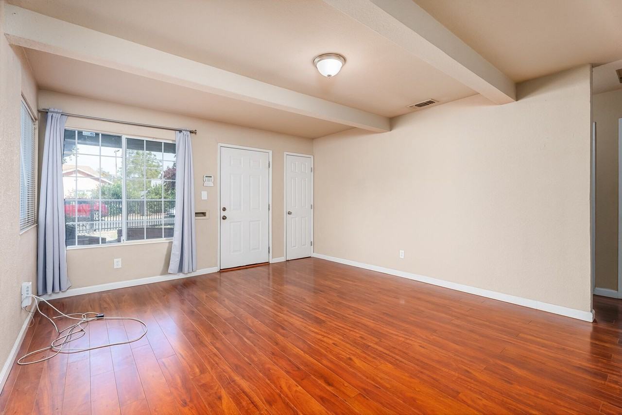 290 Lindley Dr - Photo 7 of 22