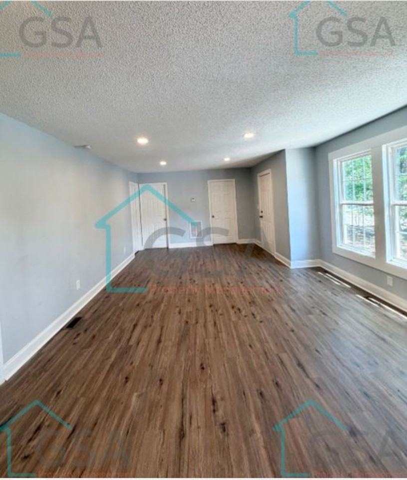 101 Hammond Ave - Photo 2 of 12
