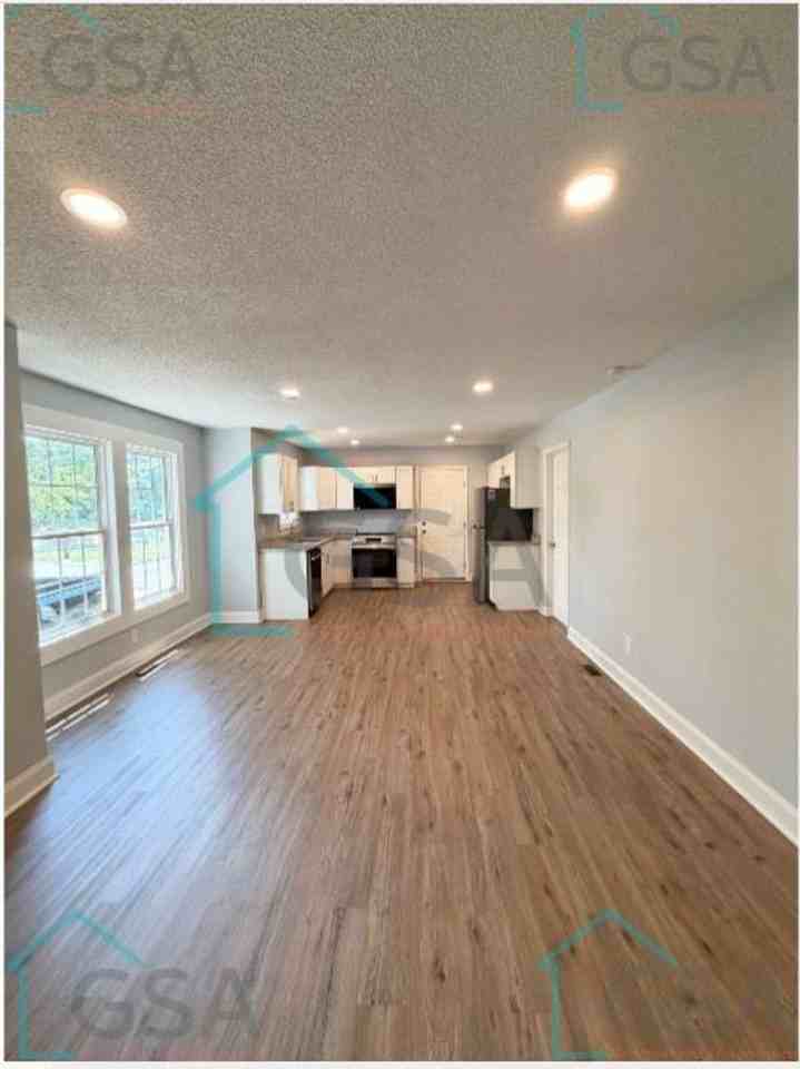 101 Hammond Ave - Photo 3 of 12