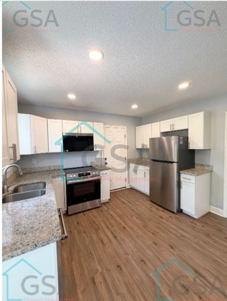 101 Hammond Ave - Photo 4 of 12