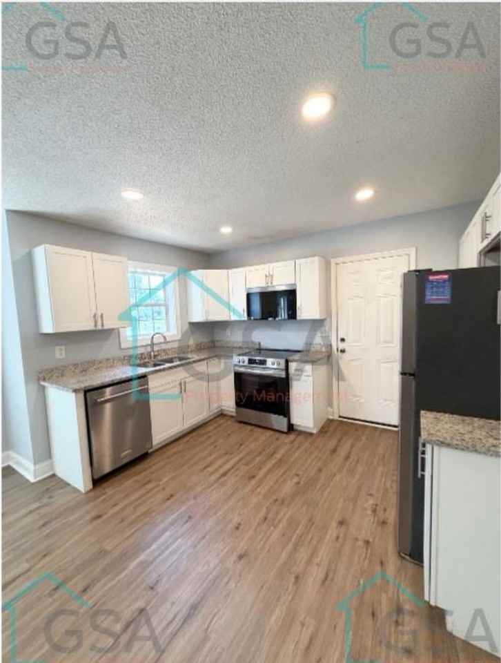 101 Hammond Ave - Photo 5 of 12