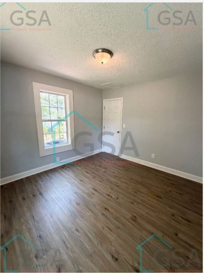101 Hammond Ave - Photo 6 of 12