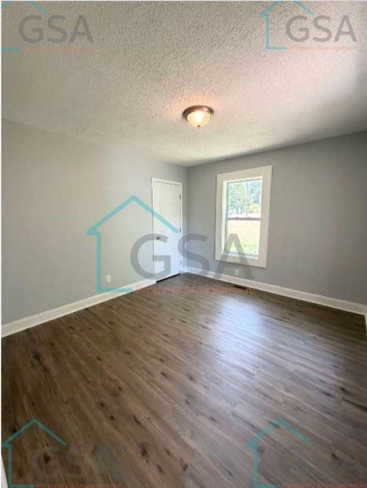 101 Hammond Ave - Photo 7 of 12