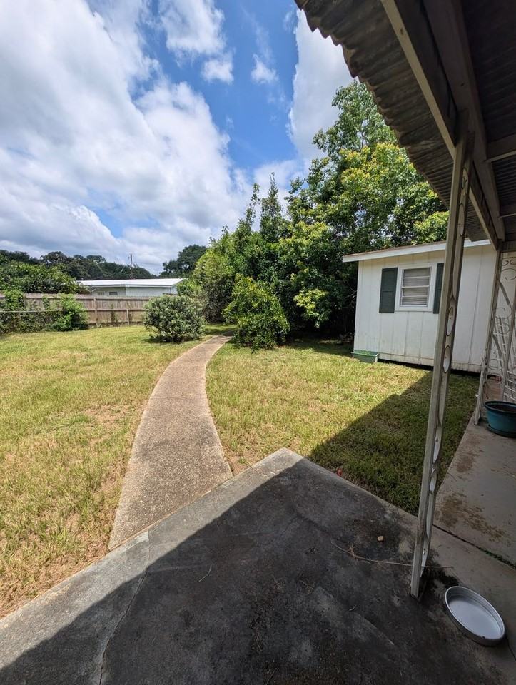 704 Wilshire Rd - Photo 5 of 12