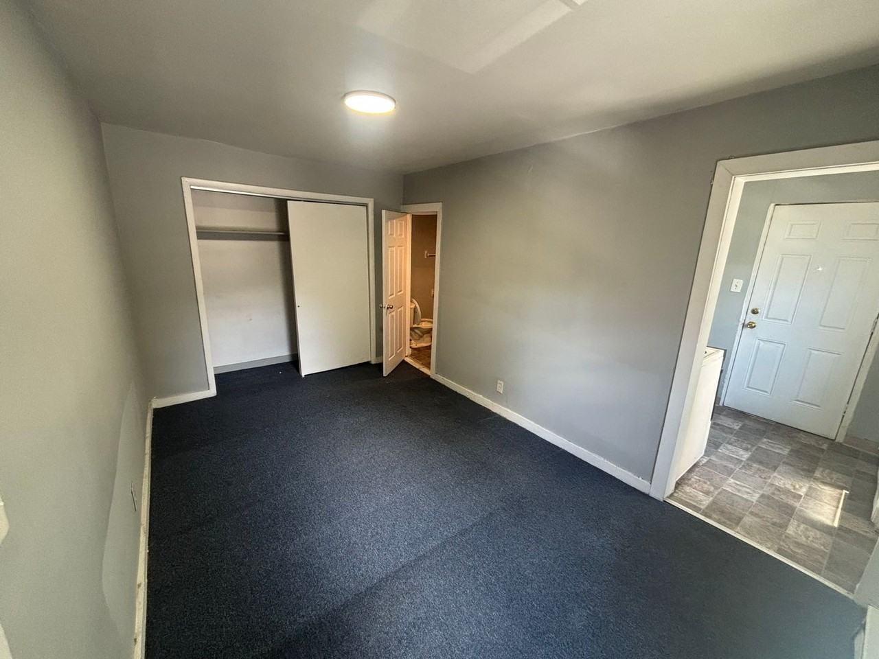 833 W Pine St - Photo 2 of 6