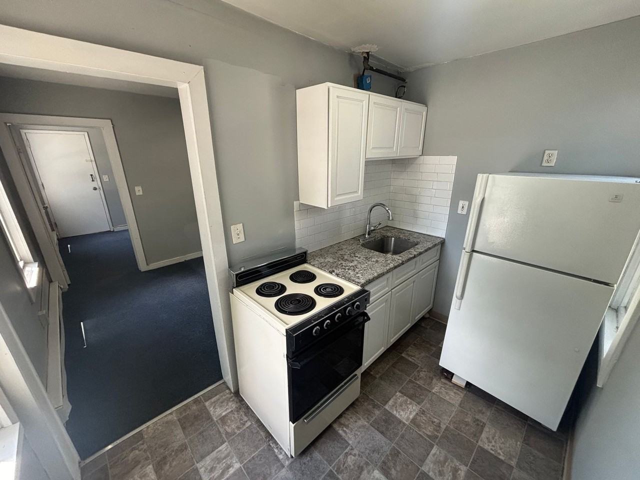 833 W Pine St - Photo 3 of 6