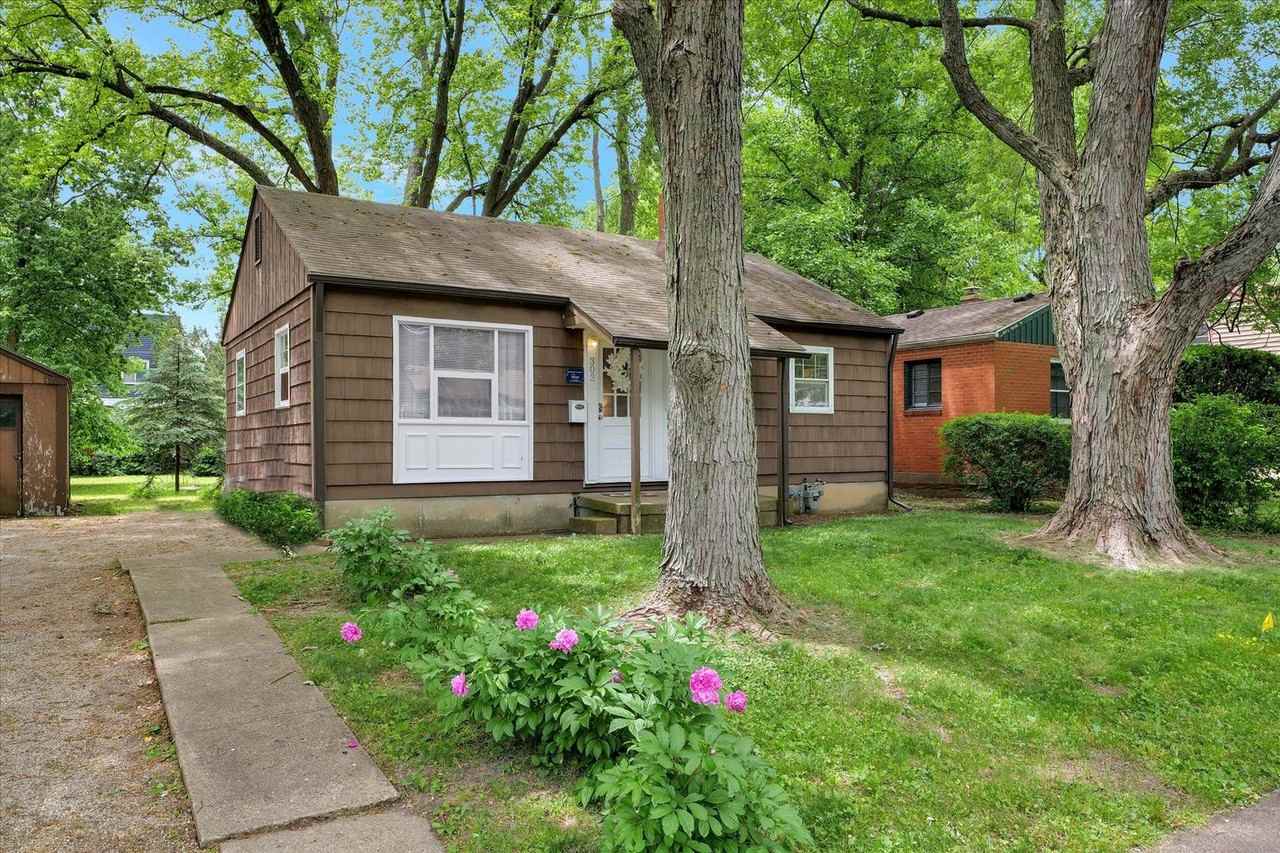 303 Hessel Blvd - Photo 7 of 35