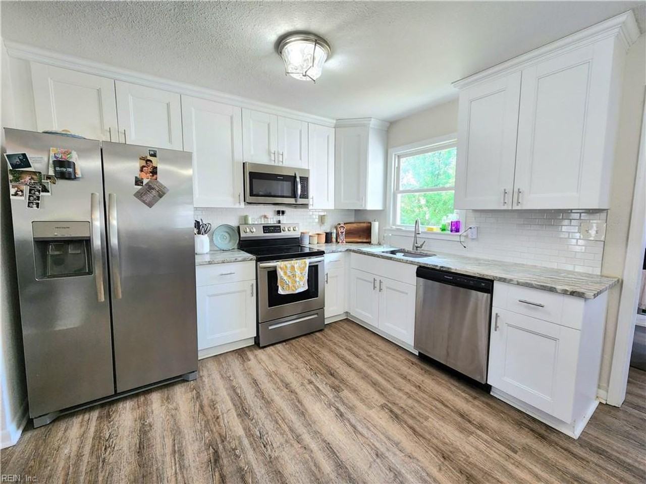 1906 Elmhurst Ln - Photo 2 of 13