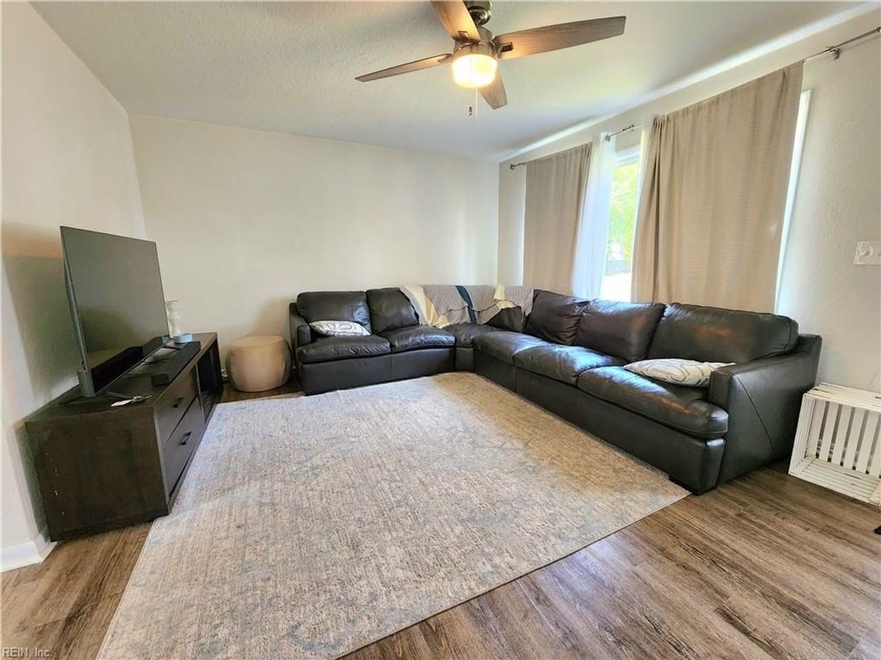 1906 Elmhurst Ln - Photo 5 of 13