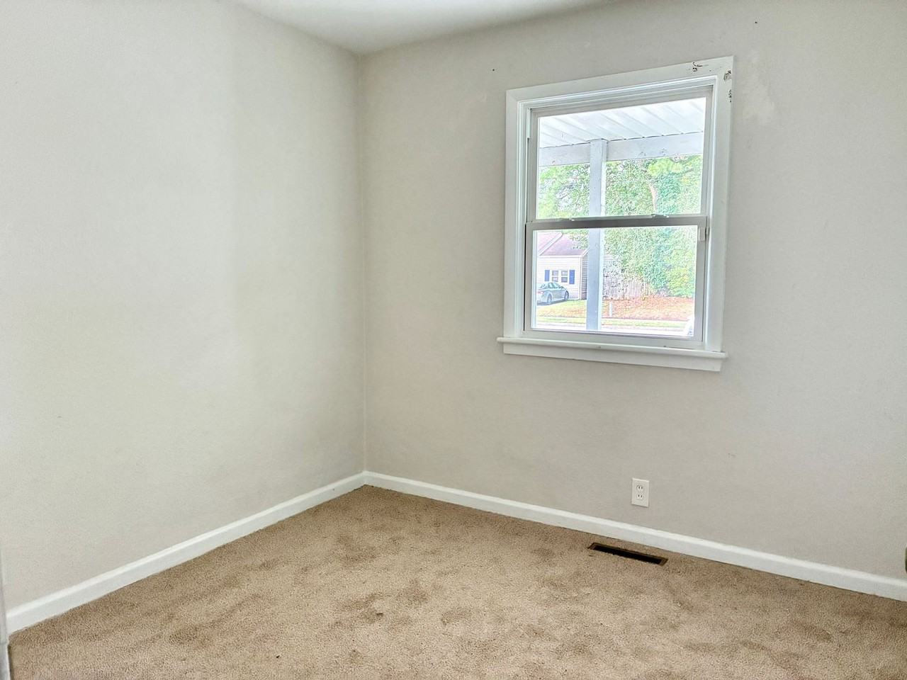 1906 Elmhurst Ln - Photo 7 of 13
