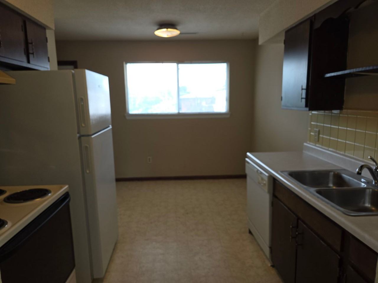 922 W Texas Ave - Photo 4 of 11
