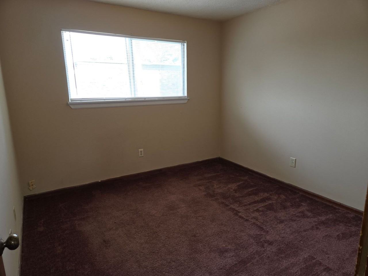 922 W Texas Ave - Photo 6 of 11