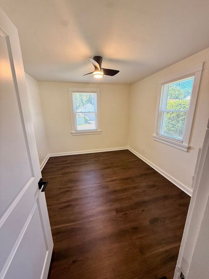 1905 Laird Ave - Photo 3 of 15