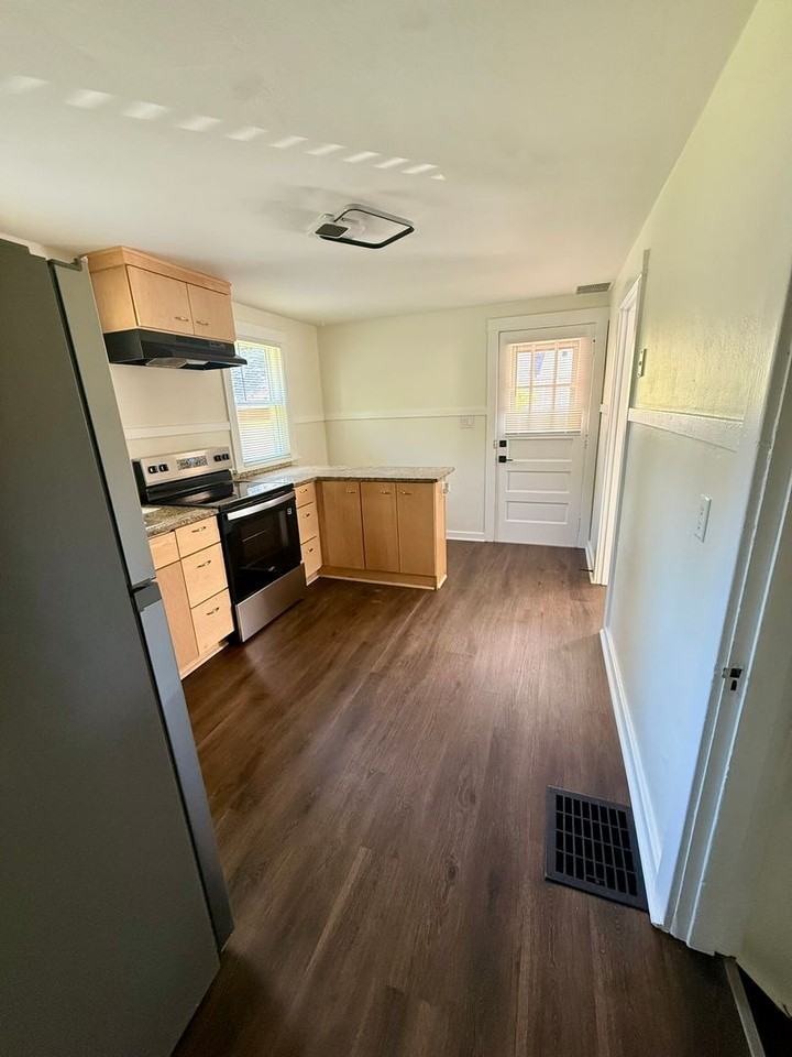 1905 Laird Ave - Photo 6 of 15