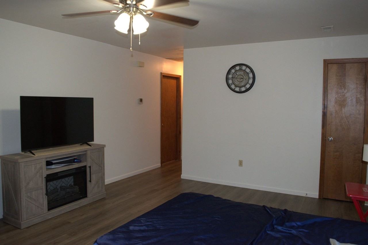 302 Oak St #B - Photo 5 of 14