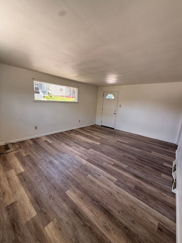700 E 9th Ave - Photo 2 of 10