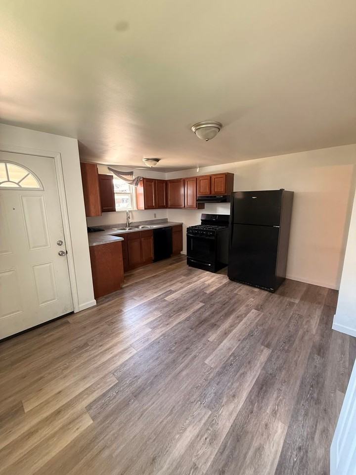 700 E 9th Ave - Photo 3 of 10