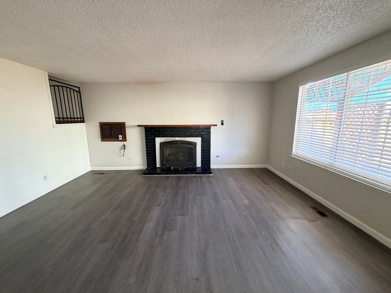 1862 Espee Ct - Photo 6 of 34