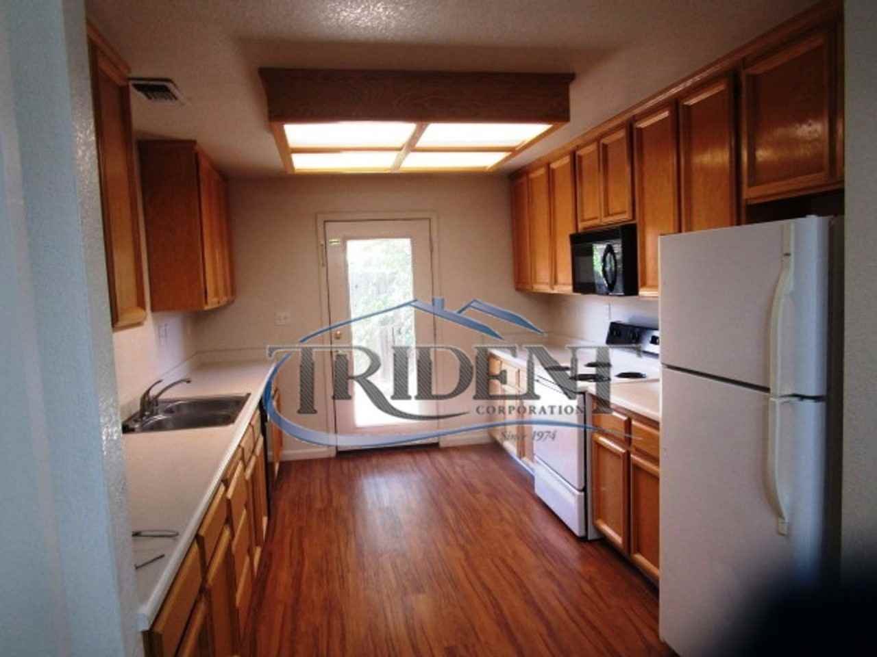 1070 Arbor Dr - Photo 5 of 19