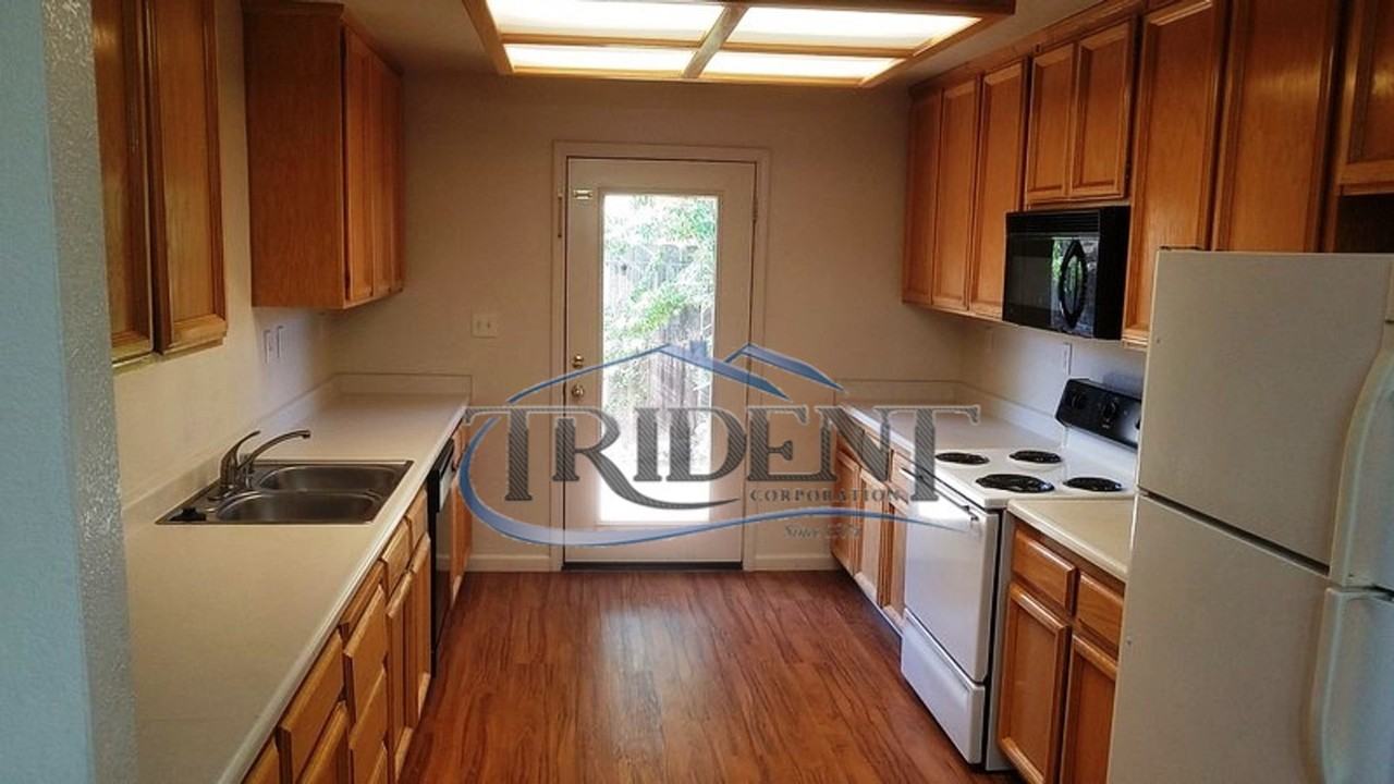 1070 Arbor Dr - Photo 6 of 19